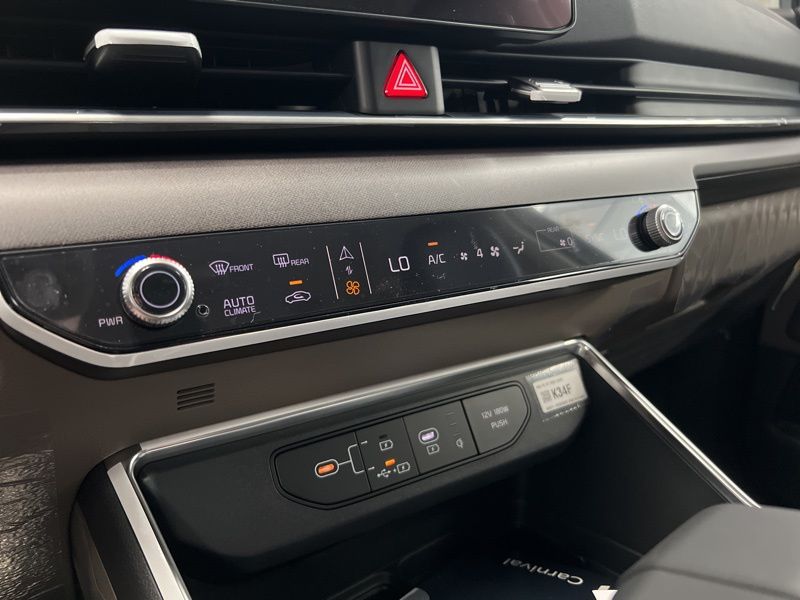 New 2026 Kia Carnival MPV Van