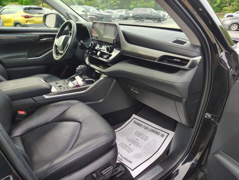 Used 2023 Toyota Highlander Hybrid SUV