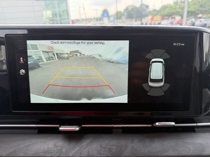 Used 2023 Kia Carnival Van