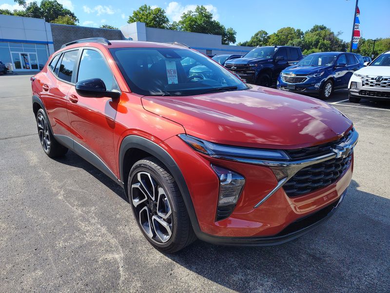 Used 2024 Chevrolet Trax SUV