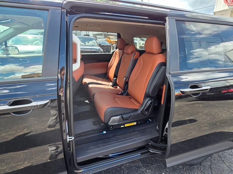 New 2026 Kia Carnival Hybrid Van