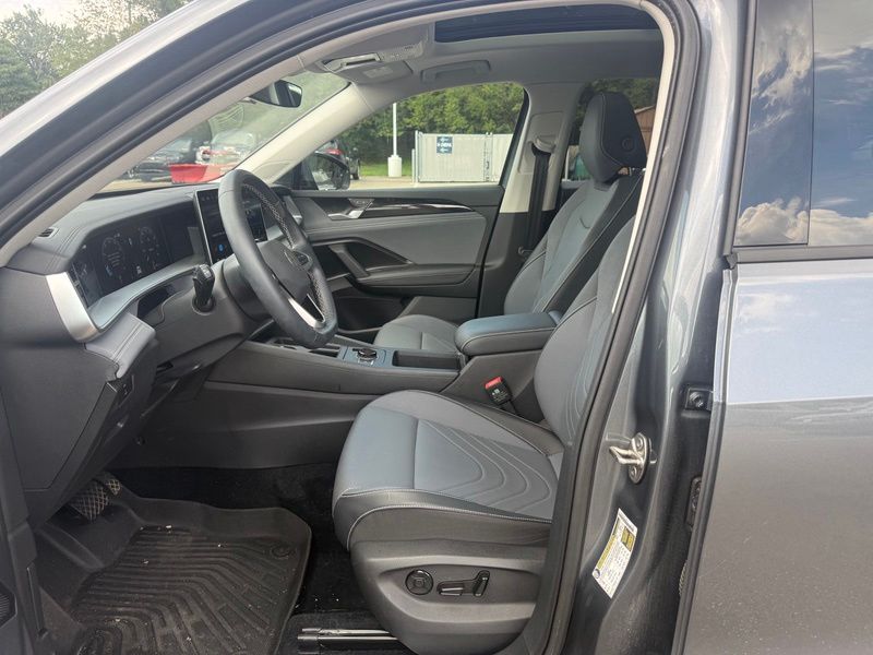 Used 2025 Volkswagen Tiguan SUV