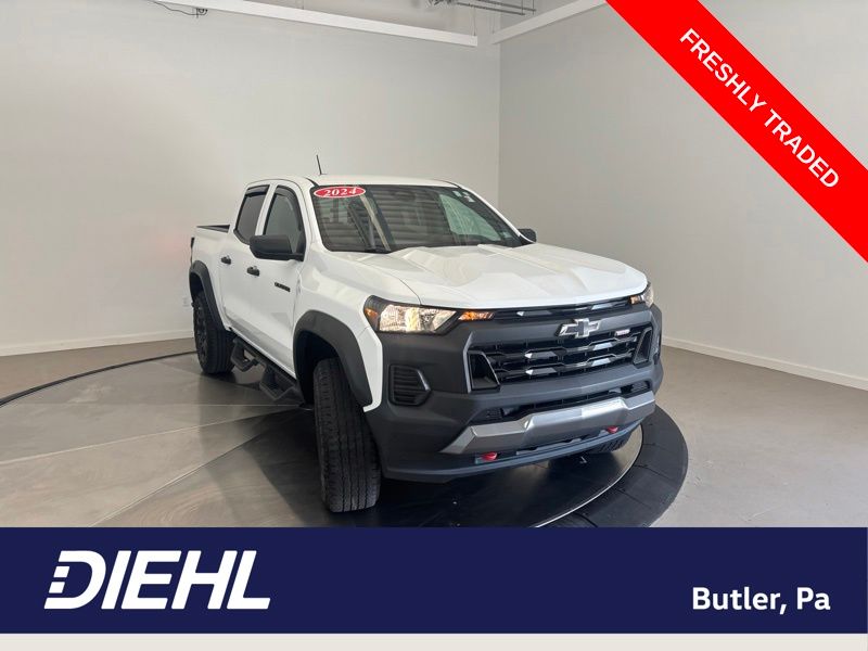Summit White 2024 Chevrolet Colorado Pickup Truck Four-Wheel Drive 8-Speed Automatic