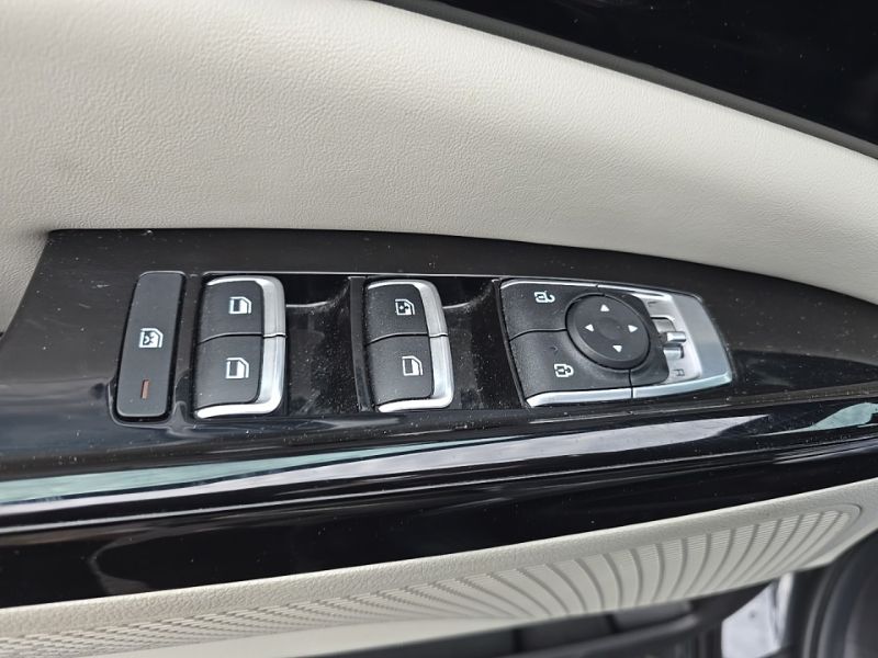 Used 2023 Kia Carnival Van