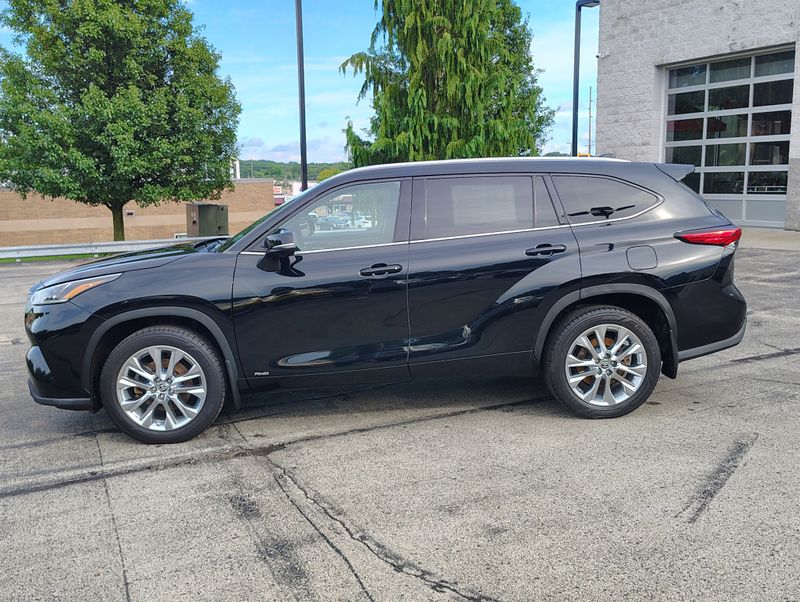 Used 2023 Toyota Highlander Hybrid SUV
