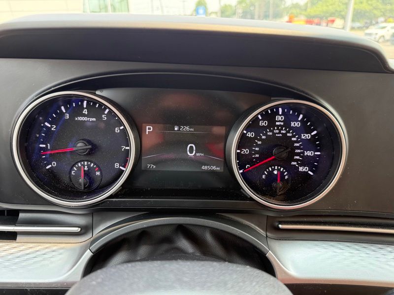 Used 2023 Kia Carnival Van