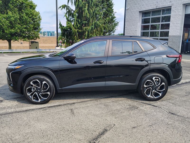 Used 2024 Chevrolet Trax SUV