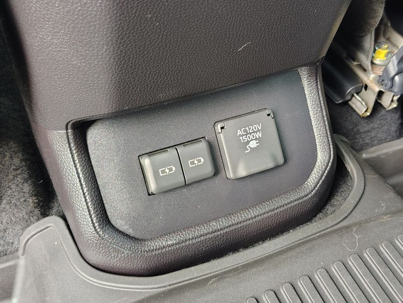 Used 2023 Toyota Highlander Hybrid SUV
