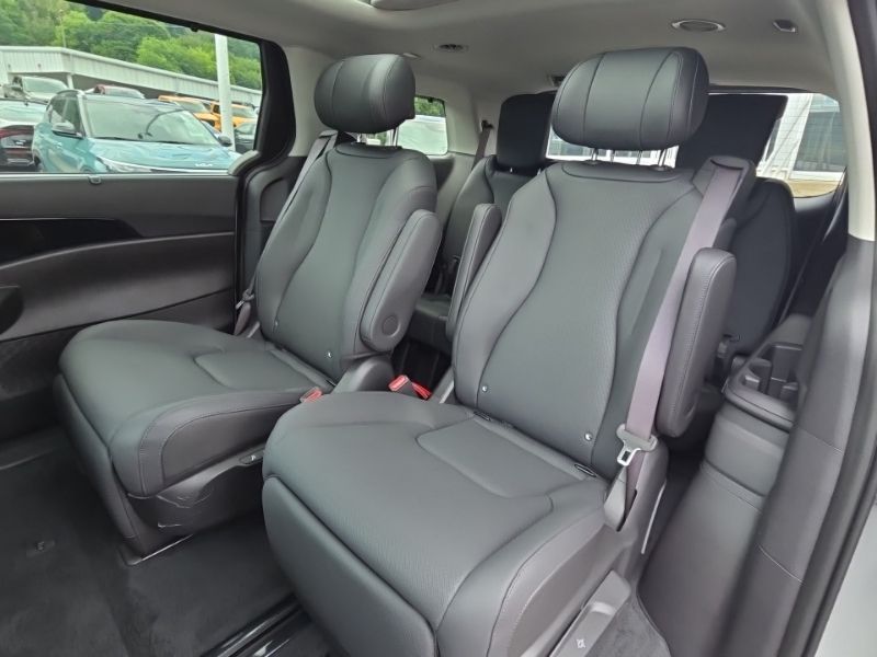 New 2027 Kia Carnival MPV Van