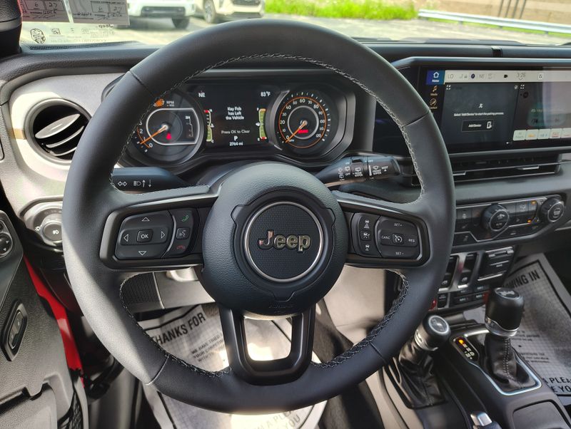 Used 2025 Jeep Wrangler SUV