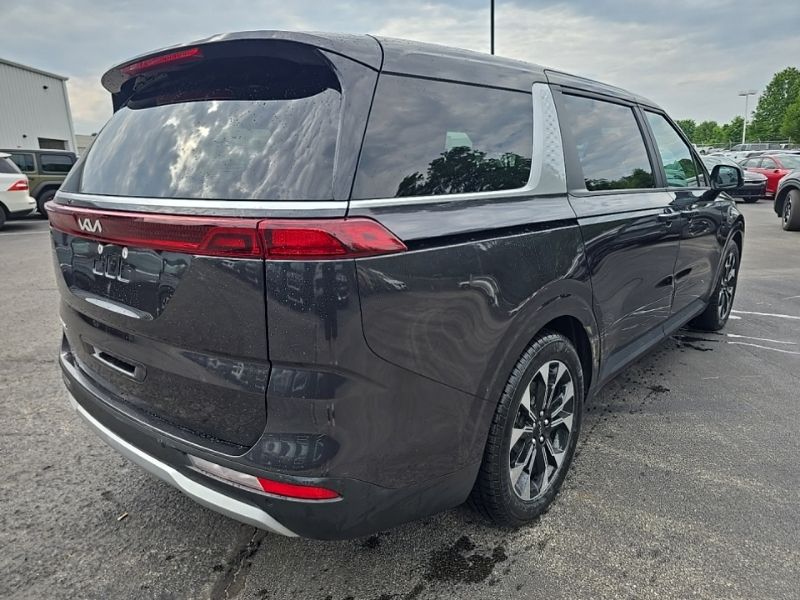 Used 2023 Kia Carnival Van
