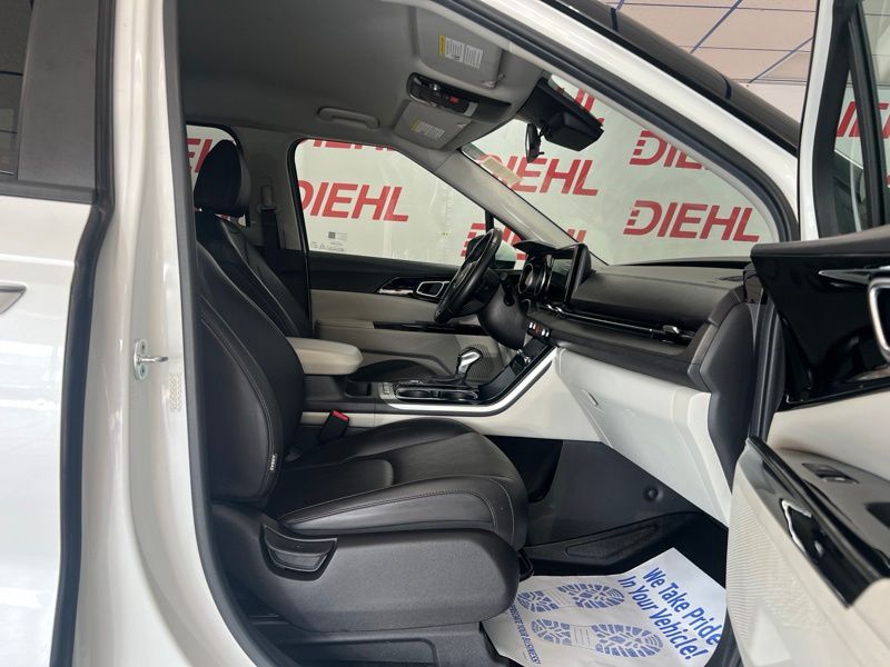 Used 2023 Kia Carnival Van