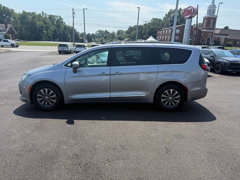 Used 2019 Chrysler Pacifica Van