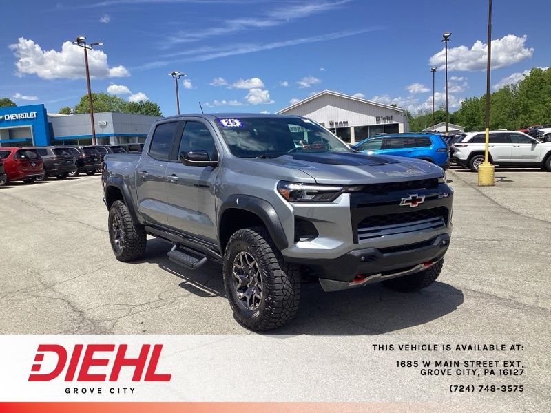 Sterling Gray Metallic 2025 Chevrolet Colorado Pickup Truck Four-Wheel Drive 8-Speed Automatic