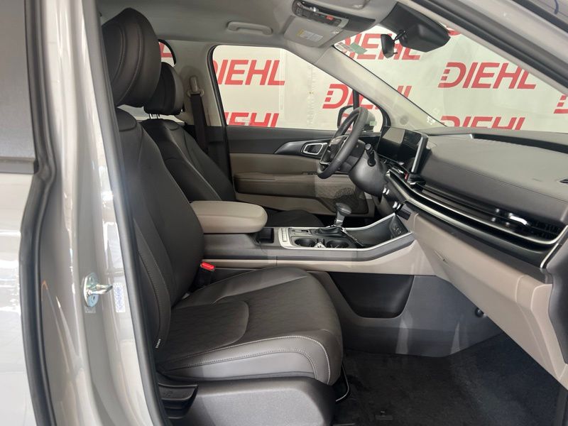 New 2027 Kia Carnival MPV Van