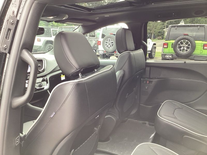 New 2026 Chrysler Pacifica Van
