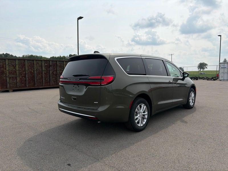 New 2027 Chrysler Pacifica Van