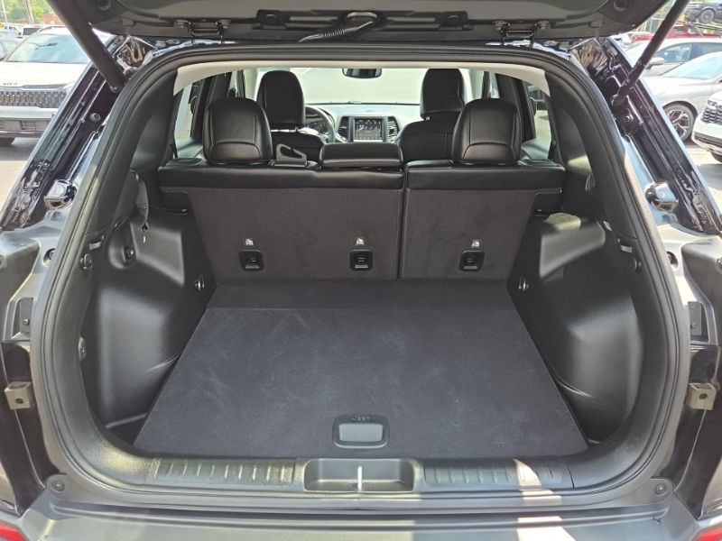Used 2023 Jeep Cherokee SUV