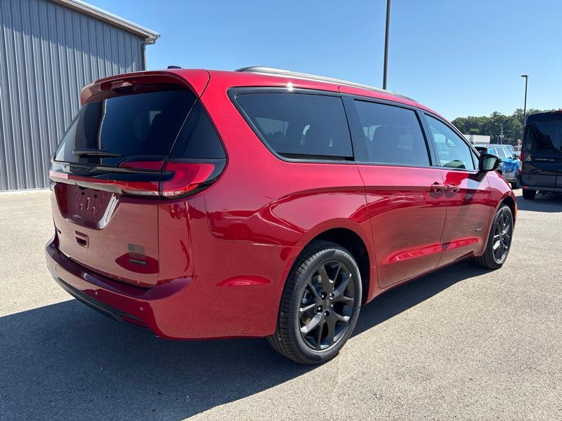 New 2027 Chrysler Pacifica Van