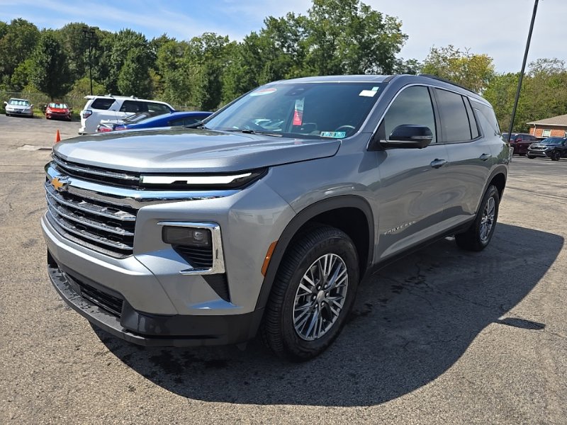 Used 2025 Chevrolet Traverse SUV