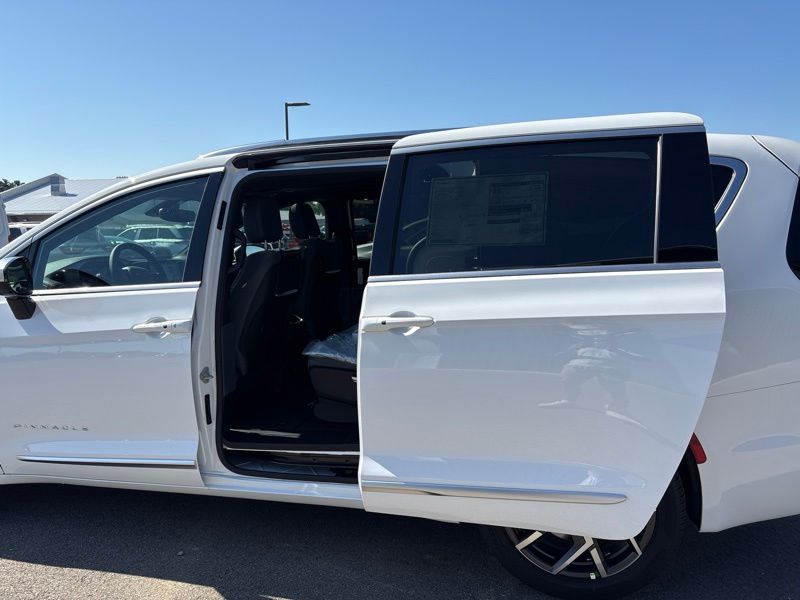 New 2027 Chrysler Pacifica Van