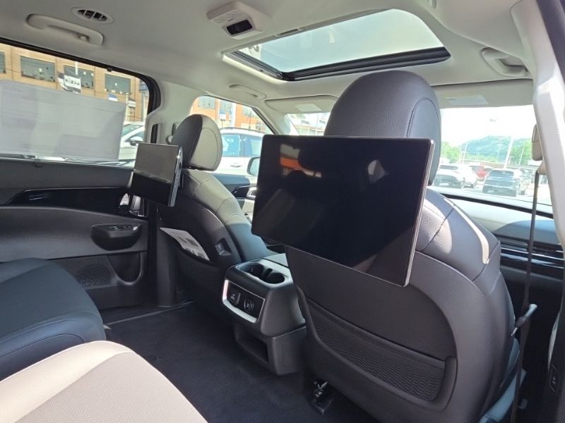 New 2026 Kia Carnival MPV Van