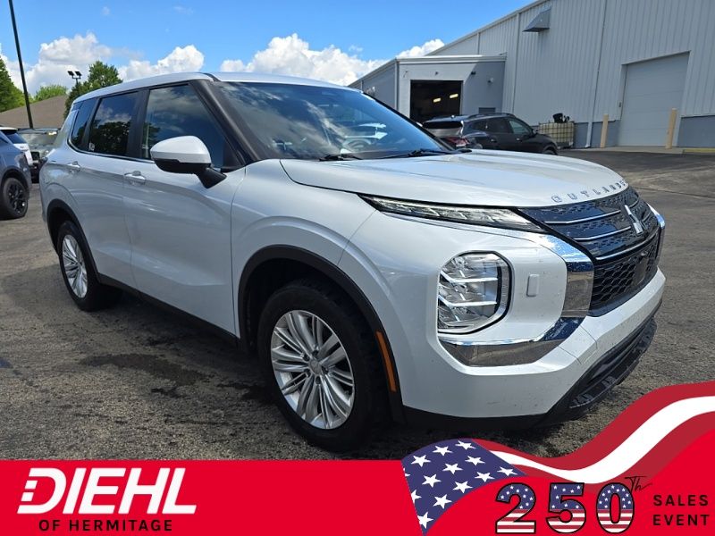 2023 Mitsubishi Outlander ES S-AWC's photo