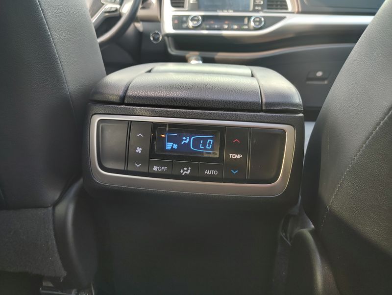 Used 2017 Toyota Highlander SUV