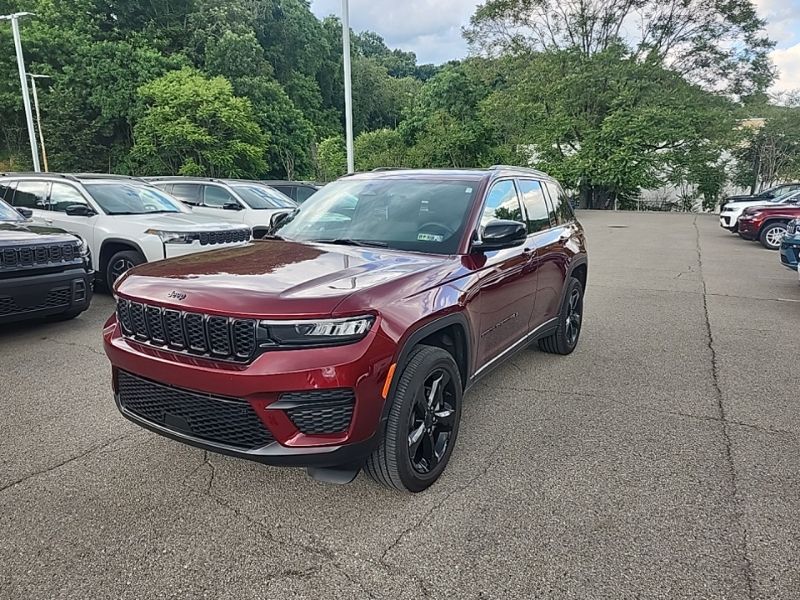 Used 2025 Jeep Grand Cherokee SUV