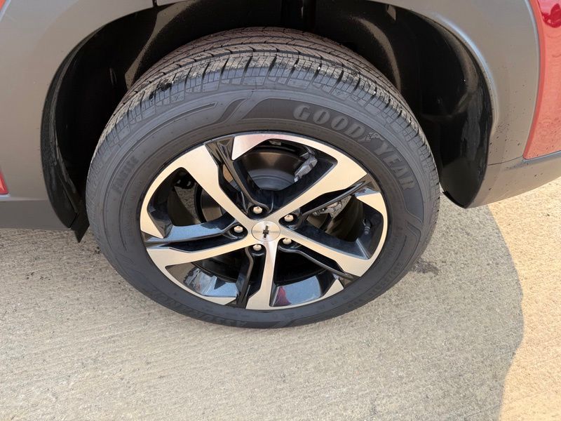 Used 2025 Chevrolet Trax SUV