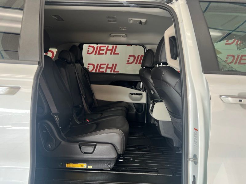 Used 2023 Kia Carnival Van