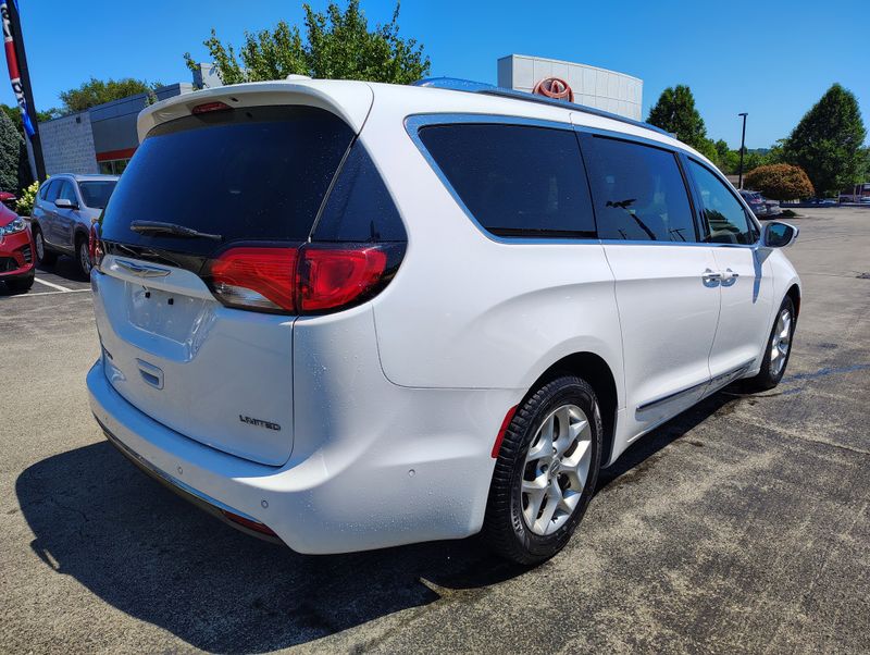 Used 2020 Chrysler Pacifica Van