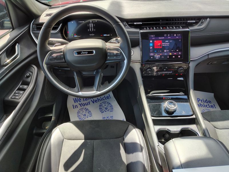 Used 2025 Jeep Grand Cherokee SUV