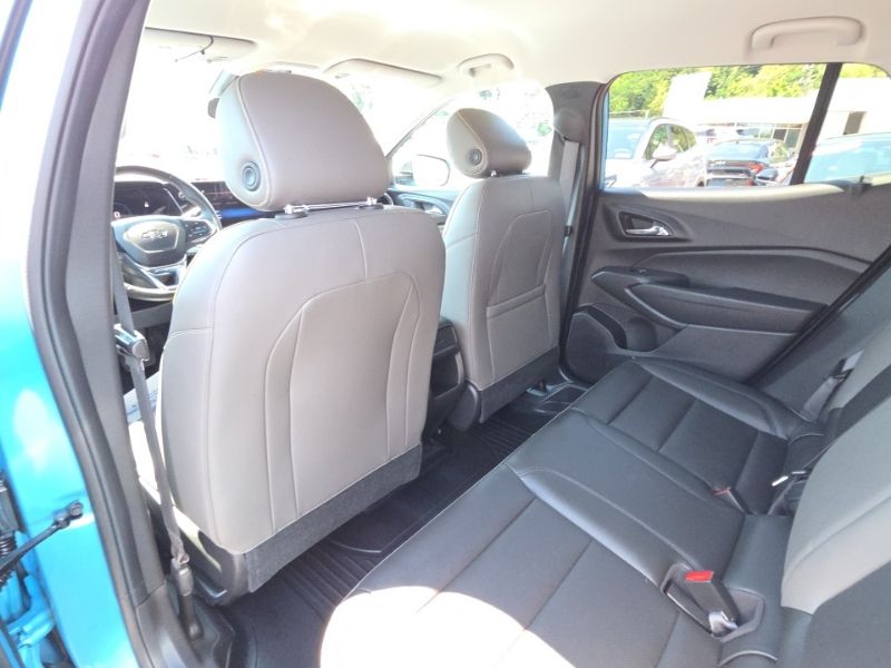 Used 2025 Chevrolet Trax SUV
