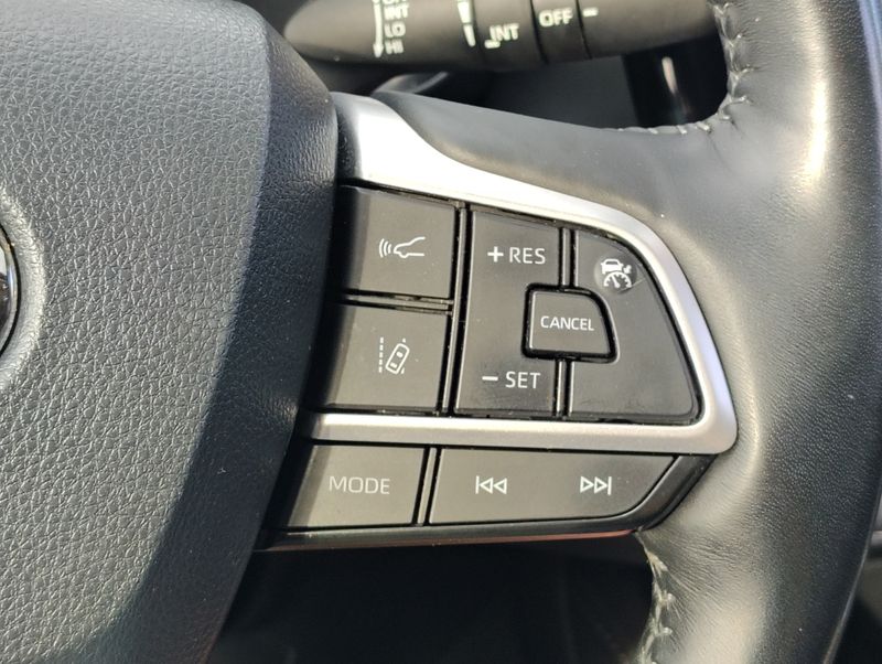 Used 2023 Toyota Highlander Hybrid SUV