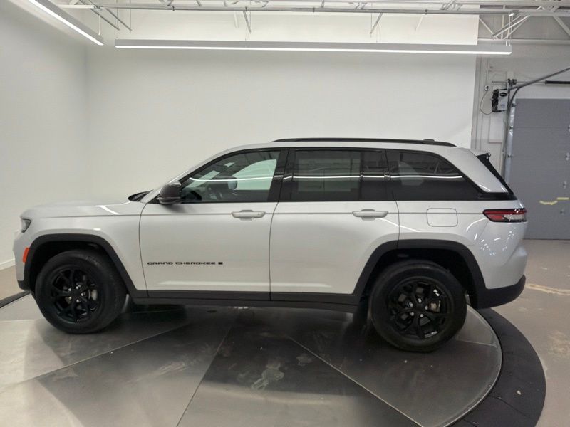 Used 2024 Jeep Grand Cherokee SUV