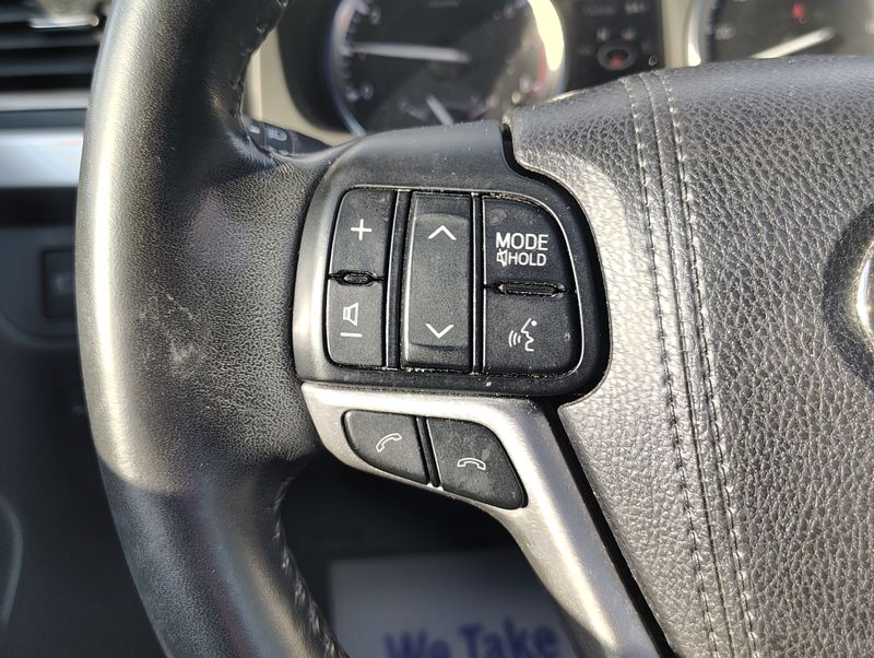 Used 2017 Toyota Highlander SUV