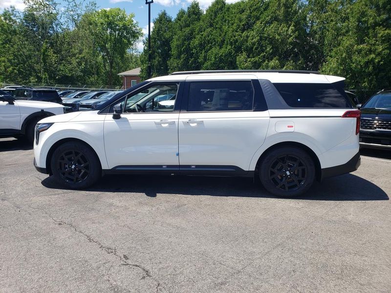 New 2026 Kia Carnival MPV Van