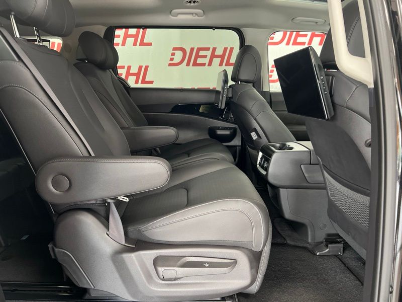 New 2026 Kia Carnival MPV Van