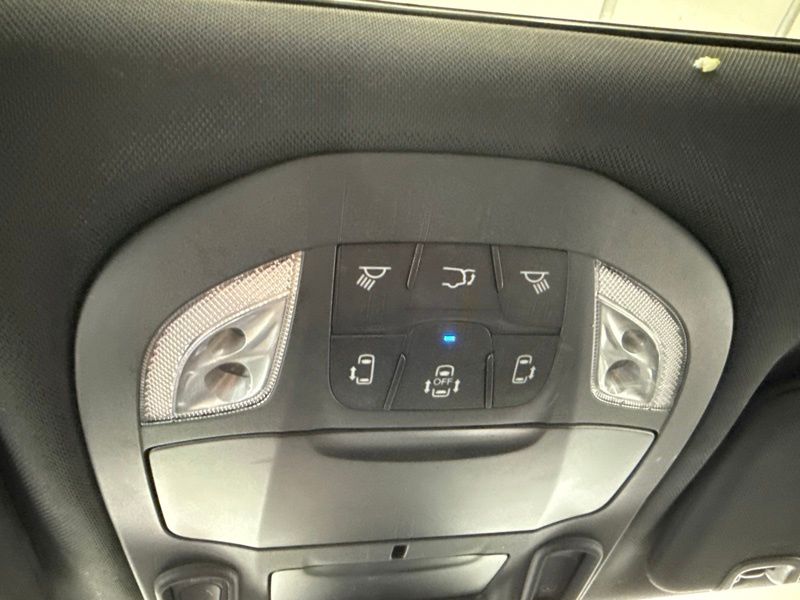 Used 2025 Chrysler Pacifica Van