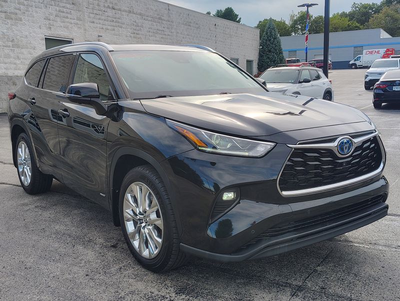 Used 2023 Toyota Highlander Hybrid SUV