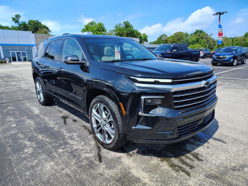 Used 2025 Chevrolet Traverse SUV