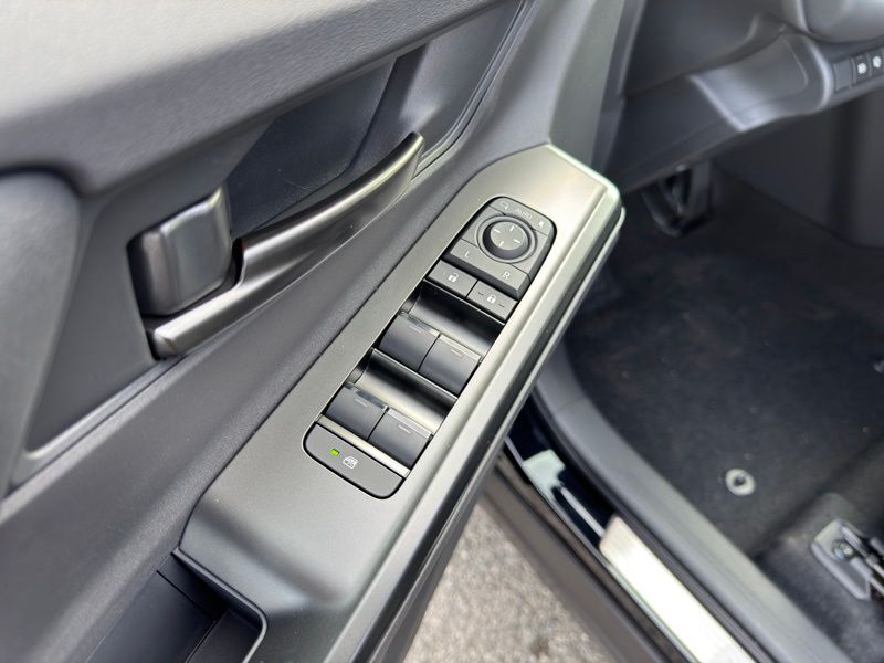 2026 Toyota bZ XLE - Photo 10