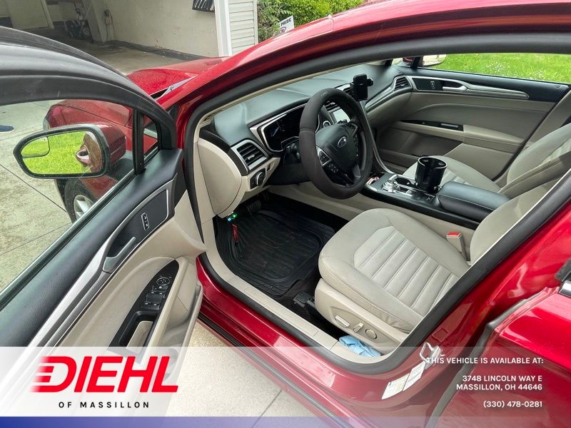 2017 Ford Fusion SE FWD's photo