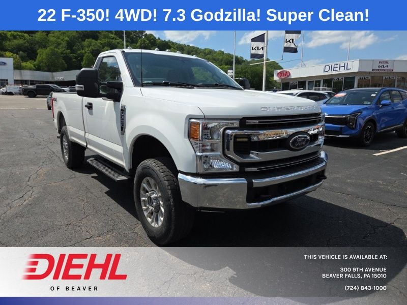 Oxford White 2022 Ford F-350 Super Duty Pickup Truck Four-Wheel Drive Automatic