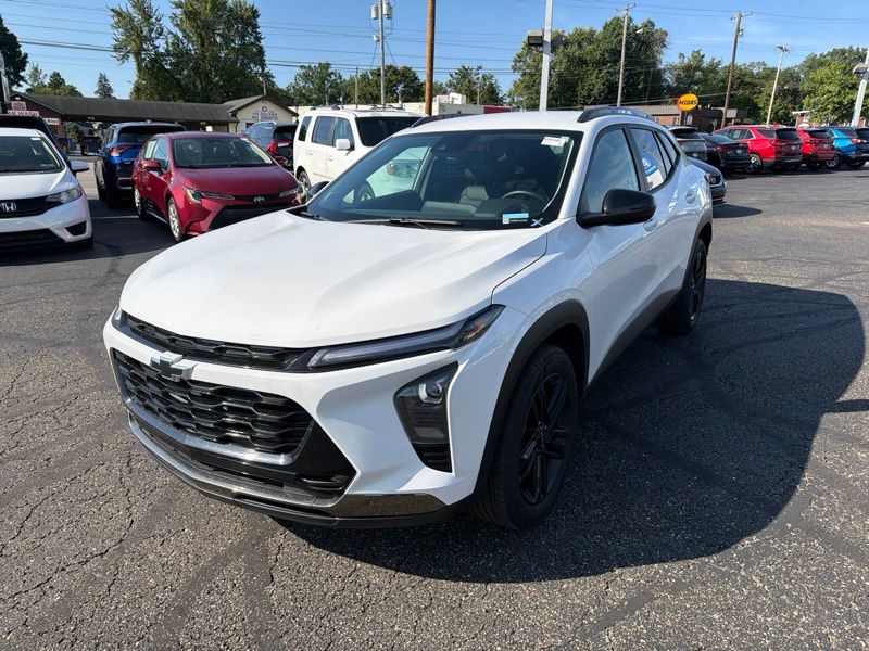 Used 2025 Chevrolet Trax SUV