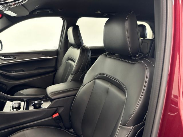 Used 2025 Jeep Grand Cherokee SUV