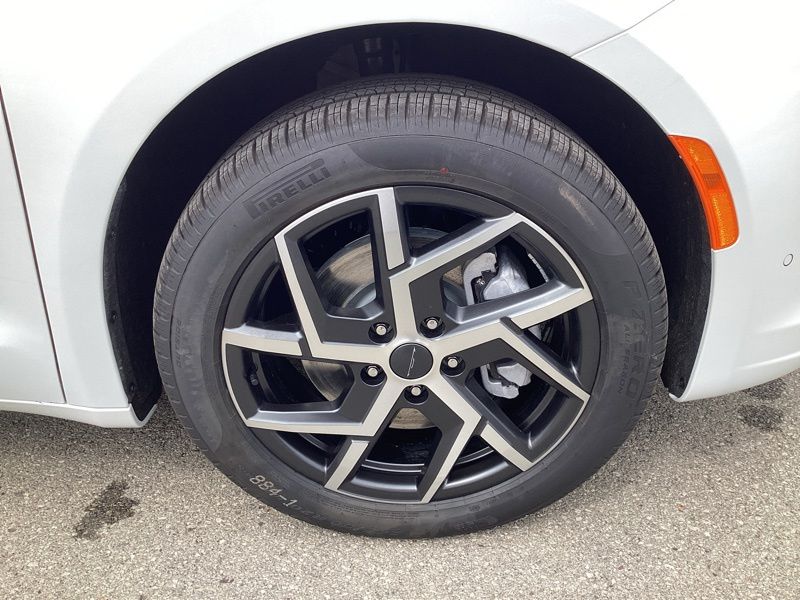 New 2027 Chrysler Pacifica Van