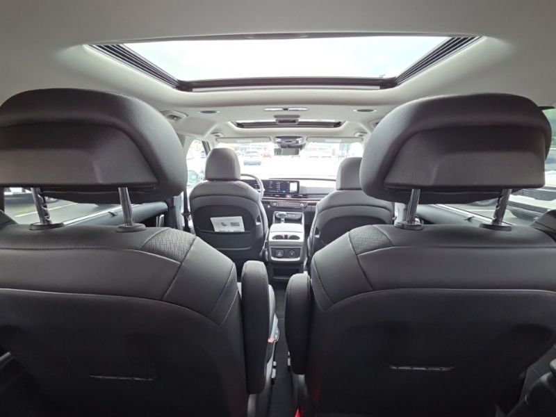 New 2027 Kia Carnival MPV Van