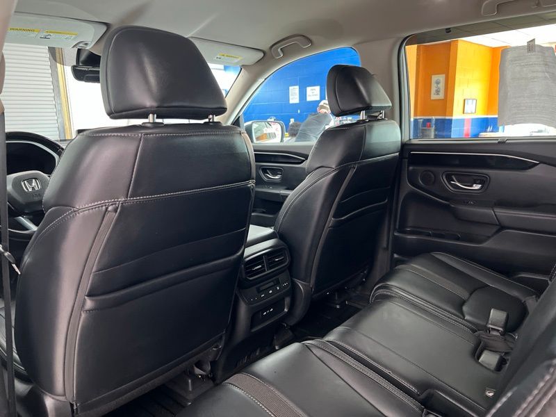 Used 2025 Honda Pilot SUV